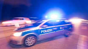 Die Polizei sucht weiterhin vier Angreifer, die einen 59-Jährigen am Samstagabend in Wernau geschlagen und getreten haben sollen. Foto: picture alliance/dpa/Patrick Seeger
