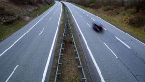 Leere Autobahn – in vielen Teilen Deutschlands zurzeit ein normales Bild: Wegen  des Ausnahmezustands im Verkehr werden die Stickoxid-Grenzwerte erreichbar Foto: dpa/Jens Büttner