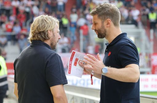 Sportdirektor Sven Mislintat (links) weiß, dass es im Spiel des VfB Stuttgart noch Luft nach oben gibt. Foto: Pressefoto Baumann/Hansjürgen Britsch
