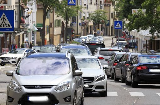Durch Maßnahmen des Verkehrsentwicklungsplanes könnte sich die Zahl der Autos auf der Echterdinger Hauptstraße von 15 400 (2014) auf 13 200 (2030) verringern. Foto: Thomas Krämer
