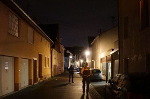 Am späten Samstagabend sind in der Kircheimer Schwabstraße Schüsse gefallen. Ein 25-Jähriger wurde verletzt. Foto: SDMG