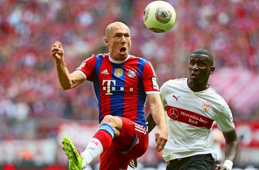 Trotz Offerten aus England und Porto: Der VfB will sein Abwehrtalent Antonio Rüdiger (re./neben Arjen Robben) auf keinen Fall ziehen lassen Foto: Bongarts