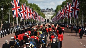 Nach der feierlichen Prozession konnten die Briten in der Londoner Westminster Hall Abschied von ihrer Queen nehmen. Foto: AFP/MARCO BERTORELLO