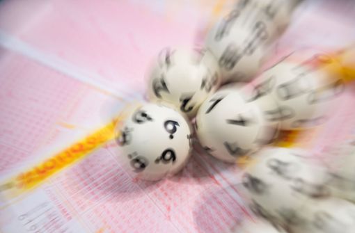 Ein Lottospieler aus Stuttgart setzte bei der Ziehung  am Mittwoch auf die richtigen Zahlen. Nur die Superzahl stimmte nicht mit den Gewinnzahlen überein  (Symbolfoto). Foto: dpa/Tom Weller