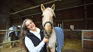 Konstanze Krüger erforscht das Verhalten von Pferden.  Die Professorin hat eine umfassende Sicht auf die Tiere. Foto: Horst Rudel