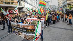 Ein Konflikt in der Ferne führt zu Protest vor der Tür: Im März  2018 demonstrierten Kurden in Stuttgart gegen das Vorgehen der Türkei im syrischen Afrin. Foto: /Lichtgut/Julian Rettig