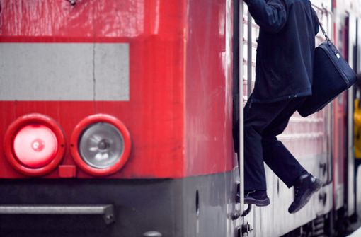 Die Deutsche Bahn will Zehntausende Mitarbeiter einstellen. Foto: dpa/Arne Dedert