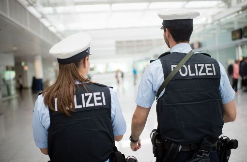 Die Polizei hat in einem Festzelt auf dem Stuttgarter Frühlingsfest zwei 18-Jährige festgenommen (Symbolbild). Foto: dpa