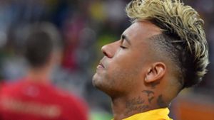 Langes Deckhaar, blond gefärbt, Kopfseiten rasiert – Neymar präsentiert einen Undercut, womit er nicht nur durch seine Spielweise auffällt. Foto: AFP