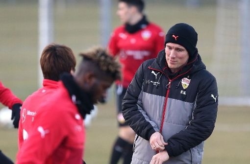VfB-Trainer Hannes Wolf muss sich nur um zwei Wackelkandidaten Sorgen machen. Foto: Pressefoto Baumann