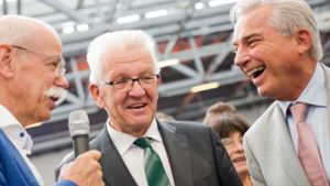 Vize-Regierungschef Thomas Strobl und Ministerpräsident Winfried Kretschmann, hier im Gespräch mit Daimler-Chef Dieter Zetsche (von rechts), müssen beim Fahrverbot nacharbeiten. Foto: dpa