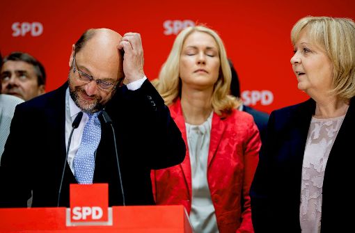 Betretene Mienen im Willy-Brandt-Haus auch bei Hannelore Kraft und Bundesfamilienministerin Manuela Schwesig (Mitte): Was nun, Herr Schulz? Foto: dpa