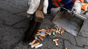 Weltweit werden 5,6 Billionen Zigaretten jährlich geraucht und rund 4,5 Billionen davon unsachgemäß entsorgt. Das summiert sich zu einem gigantischen Müllberg von mehr als  750 000 Tonnen Gewicht. Foto: picture-alliance/dpa