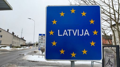 Wer mit russischem Pass weiter legal in Lettland leben will, muss inzwischen unter anderem einen dauerhaften Aufenthaltsstatus beantragen. Foto: Alexander Welscher/dpa