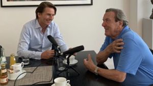 Gerhard Schröder nimmt einen Podcast auf. Foto: dpa