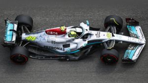 Lewis Hamilton auf verlorenem Posten: Das aerodynamische Konzept des Mercedes W13 mit extrem schmalen Seitenkästen erwies sich in dieser Saison als Flop. Foto: IMAGO/HochZwei