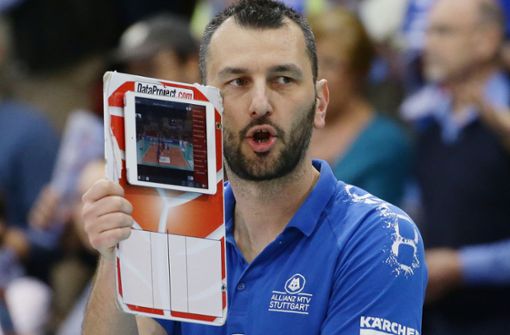 Volleyball ist sein Beruf, aber auch seine Berufung: Giannis Athanasopoulos, der Trainer des Frauen-Bundesligisten Allianz MTV Stuttgart. Foto: Baumann