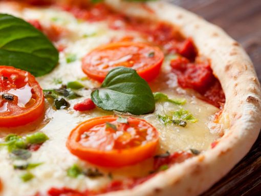 Die traditionelle Pizza Napoletana soll die Farben der italienischen Flagge darstellen - so zumindest die Legende... Foto: IMAGO/Panthermedia