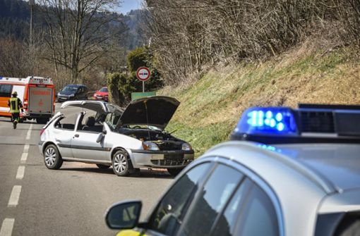 Eine 80-jährige Ford-Fahrerin ist am Samstag bei Schwäbisch Gmünd mit ihrem Auto eine Böschung hochgefahren. Foto: 7aktuell.de/Marius Bulling