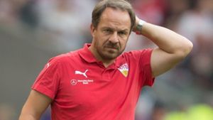 Alexander Zorniger: Sein erstes Bundesliga-Spiel hat sich der Trainer  wohl anders vorgestellt Foto: dpa
