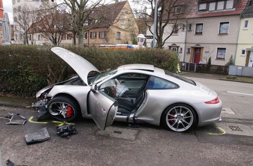 Der Porsche war offensichtlich nicht mehr fahrbereit. Foto: Andreas Rosar Fotoagentur-Stuttg