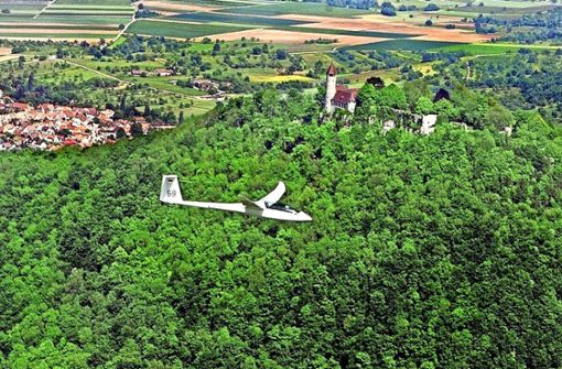 Sport in der Natur steht 2019 bei der Sportregion Stuttgart im Fokus: Dazu gehört auch das Segelfliegen, wie hier an der Burg Teck. Foto: Horst Rudel