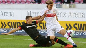 Linksverteidiger Borna Sosa (rechts) vom VfB Stuttgart gegen Bayer Leverkusen. Foto: Pressefoto Baumann/Hansjürgen Britsch