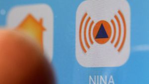 Drei Monate nach dem Start hat die Handy-App Nina sieben Mal vor Gefahren im Südwesten gewarnt. Foto: dpa