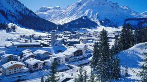 Winterliche Ruhe: In Lech stehen statt Après-Ski-Partys Wellness und Oper auf dem Programm.  Foto: Schapowalow
