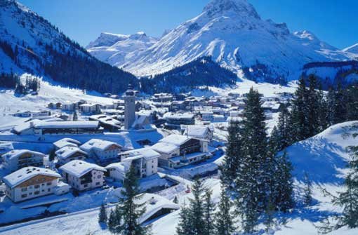 Winterliche Ruhe: In Lech stehen statt Après-Ski-Partys Wellness und Oper auf dem Programm.  Foto: Schapowalow