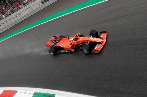 Ferrari sträubt sich gegen eine weitere Senkung des Budgetlimits in der Formel 1, das vom kommenden Jahr an gelten soll. Foto: dpa/Luca Bruno