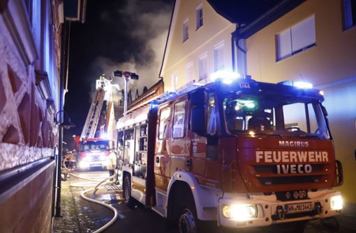 Der Brand brach am Abend in einem Fachwerkhaus aus. Foto: 7aktuell.de/Simon Adomat