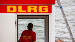 Die DLRG hat am Breitenauer See drei Männer vor dem Ertrinken gerettet. (Symbolbild) Foto: dpa