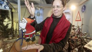 Catharina Raible im November 2017  bei der Vorstellung der Ausstellung „Weihnachtsmänner auf Fahrrädern“ im Gerlinger Stadtmuseum. Foto: factum/Archiv