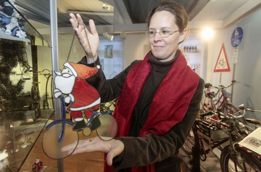 Catharina Raible im November 2017  bei der Vorstellung der Ausstellung „Weihnachtsmänner auf Fahrrädern“ im Gerlinger Stadtmuseum. Foto: factum/Archiv