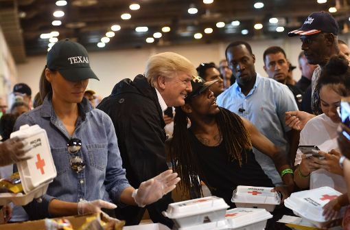 Donald Trump bei seinem zweiten Houston-Besuch nach Hurrikan Harvey. Foto: AFP