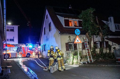 In der Weiherstraße in Esslingen kam es in einem Wohnhaus zu einer starken Rauchentwicklung. Foto: SDMG/SDMG / Kohls