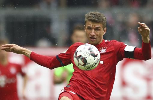 Thomas Müller ist mit dem FC Bayern auf Titelkurs – entsprechend launig geht er mit Kritik von Franz Beckenbauer um. Foto: AP