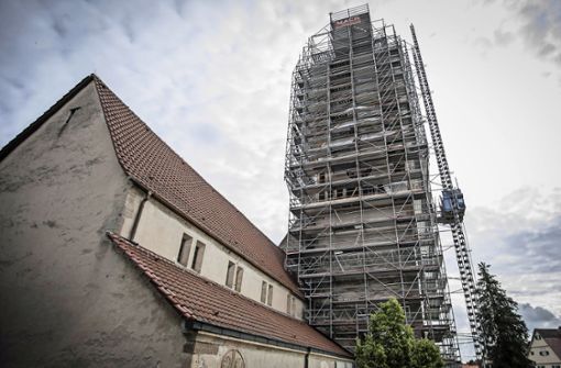 Das Gerüst des Kirchturms ragt 45 Meter in die Höhe. Foto: Eibner/Jürgen Binias