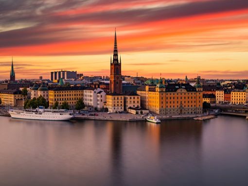 Stockholm: Im Venedig des Nordens ist es nie weit zum Wasser. Foto: fogcatcher/Shutterstock.com