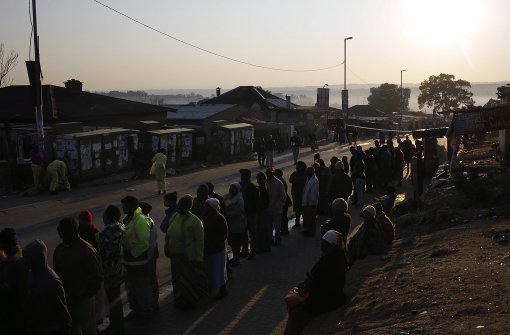 Bei den Kommunalwahlen in Südafrika haben die Wahllokale nach reger Beteiligung geschlossen. Nun folgt die Auszählung. Foto: EPA