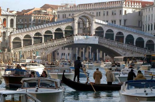 In Venedig könnte es bald verboten sein, sich in der Öffentlichkeit hinzusetzen. Foto: dpa