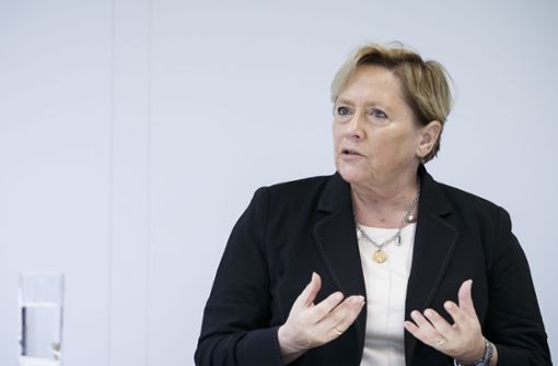 Kultusministerin Susanne Eisenmann beim Interview im Stuttgarter Pressehaus. Foto: Lichtgut/Julian Rettig
