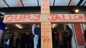 Der Afrikaner Oury Jalloh verbrannte 2005 in seiner Zelle in Dessau – ein Polizist wird schuldig gesprochen Foto: dpa