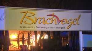 Das Restaurant „Brachvogel“ brannte lichterloh (Archivbild). Foto: dpa/Fred Müller