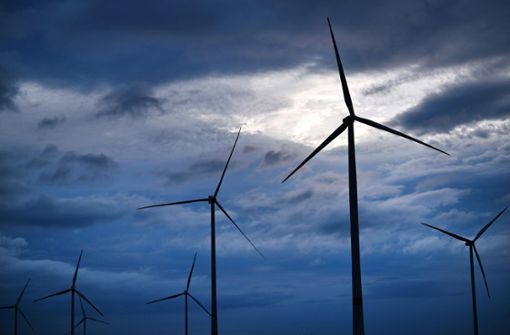 Windräder sollen zur Klimaneutralität beitragen. Foto: dpa/Martin Schutt