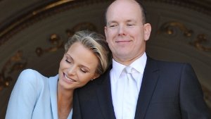 Glückliche Eltern: Das Fürstenpaar Charlène und Prinz Albert von Monaco Foto: EPA