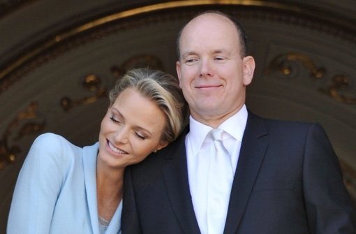 Glückliche Eltern: Das Fürstenpaar Charlène und Prinz Albert von Monaco Foto: EPA