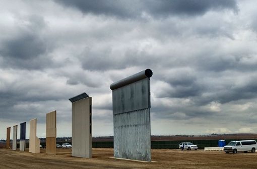Das sind die Prototypen von Trumps Mauer. Foto: dpa/NOTIMEX