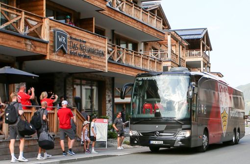 Die Spieler und Mitarbeiter des VfB Stuttgart beziehen ihre Appartements in Neukirchen. Foto: Baumann/Alexander Keppler